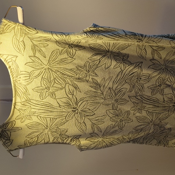 Olive green sleeveless vest, small, leafy print - Picture 3 of 5